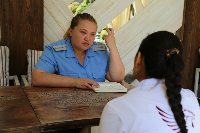 Des centres spécialisés ont été mis en place dans chaque district pour fournir des services complets aux survivantes. Photo: ONU Femmes/Aijamal Duishebaeva