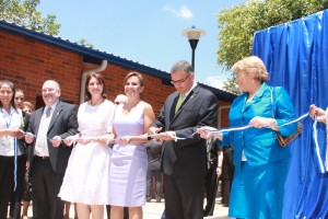 Ceremonia de inauguración de Ciudad Mujer, primer centro de apoyo integral para las mujeres de El Salvador (Foto: Walter Sotomayor/FNUAP.) Ceremonia de inauguración de Ciudad Mujer, primer centro de apoyo integral para las mujeres de El Salvador (Foto: Walter Sotomayor/FNUAP.)