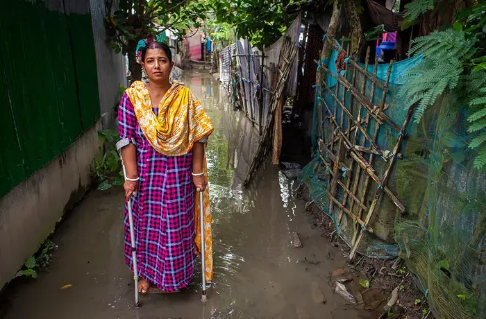 Sunita Roy, 40, lives in Chalna at Dacope upazila in Khulna. She lost work and income due to the COVID-19 pandemic before her family’s home was damaged by Cyclone Amphan in 2020. Photo: UN Women/Fahad Kaizer