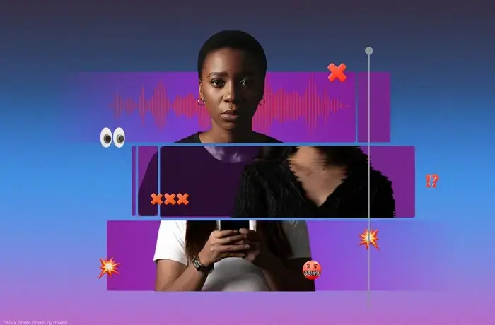 Portrait d'une personne regardant directement l'appareil photo sur un fond bleu et violet. Des barres graphiques horizontales masquent et déforment partiellement la moitié inférieure de son visage et de son corps. Un motif en forme d'onde sonore apparaît derrière sa tête, et des symboles numériques tels que des croix, des points d'interrogation et un emoji en colère s'affichent autour d'elle. La personne tient un téléphone portable.