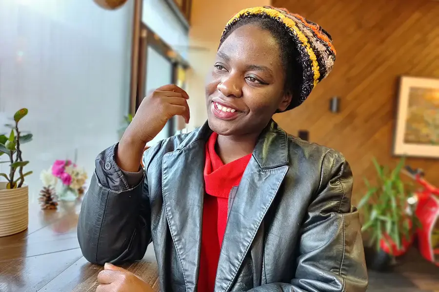 Esther Mwema est une jeune zambienne de 28 ans, spécialiste des inégalités numériques et fondatrice de Digital Grassroots. Photo gracieuseté d’Esther Mwema.