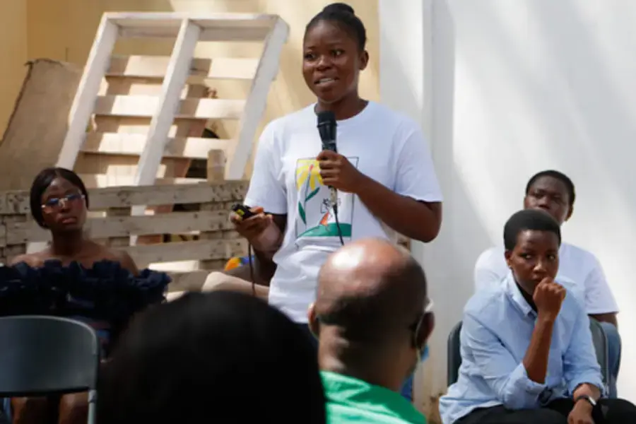 A participant of the Envisioning Resilience initiative in Ghana tells the story behind a photo she captured showing the impacts of climate change on her life. Photo: Dennis Nipah