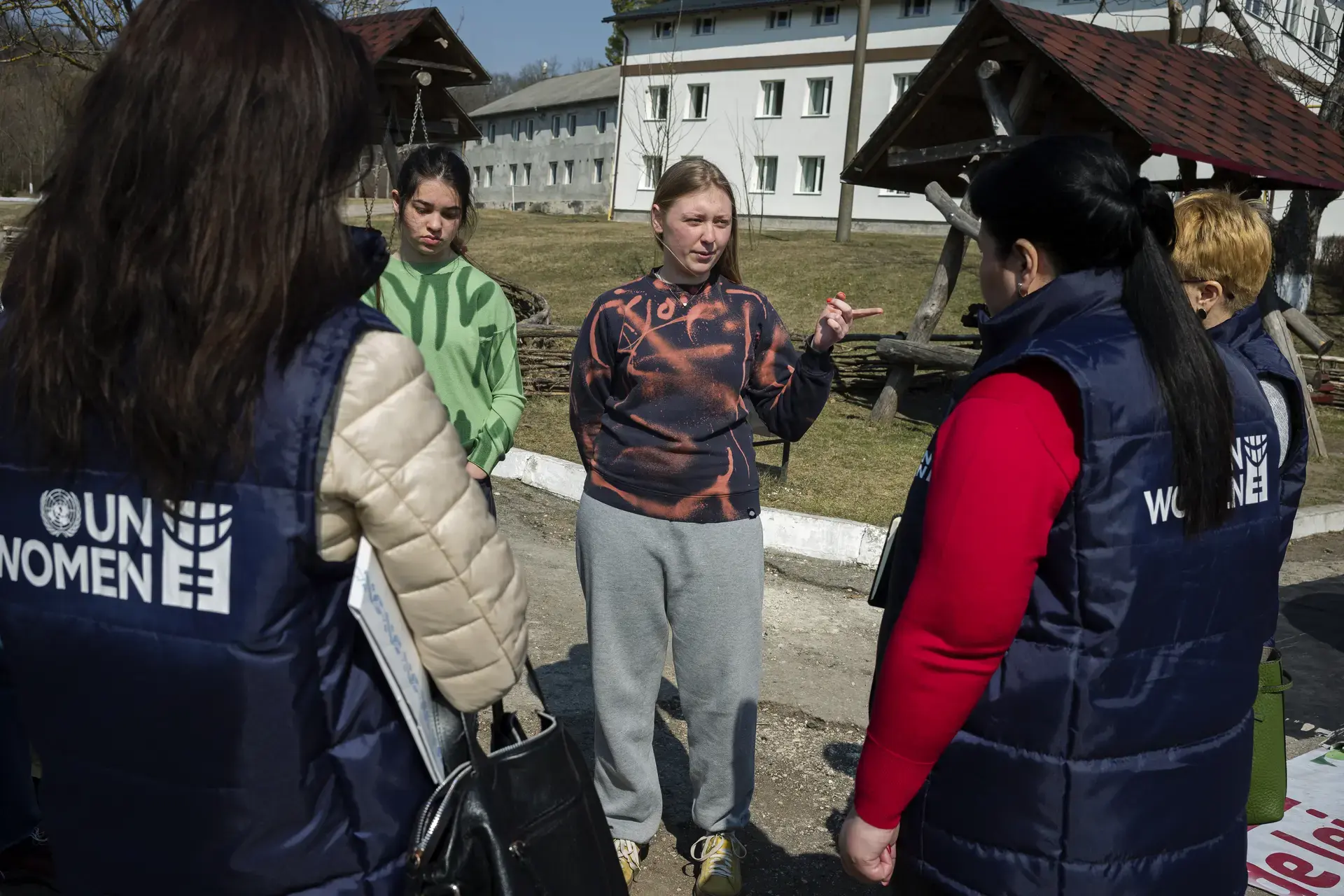 23-year-old Anna, from Mariupol, discussing with UN Women team at the temporary placement center in Vatici, Orhei district, Moldova. 