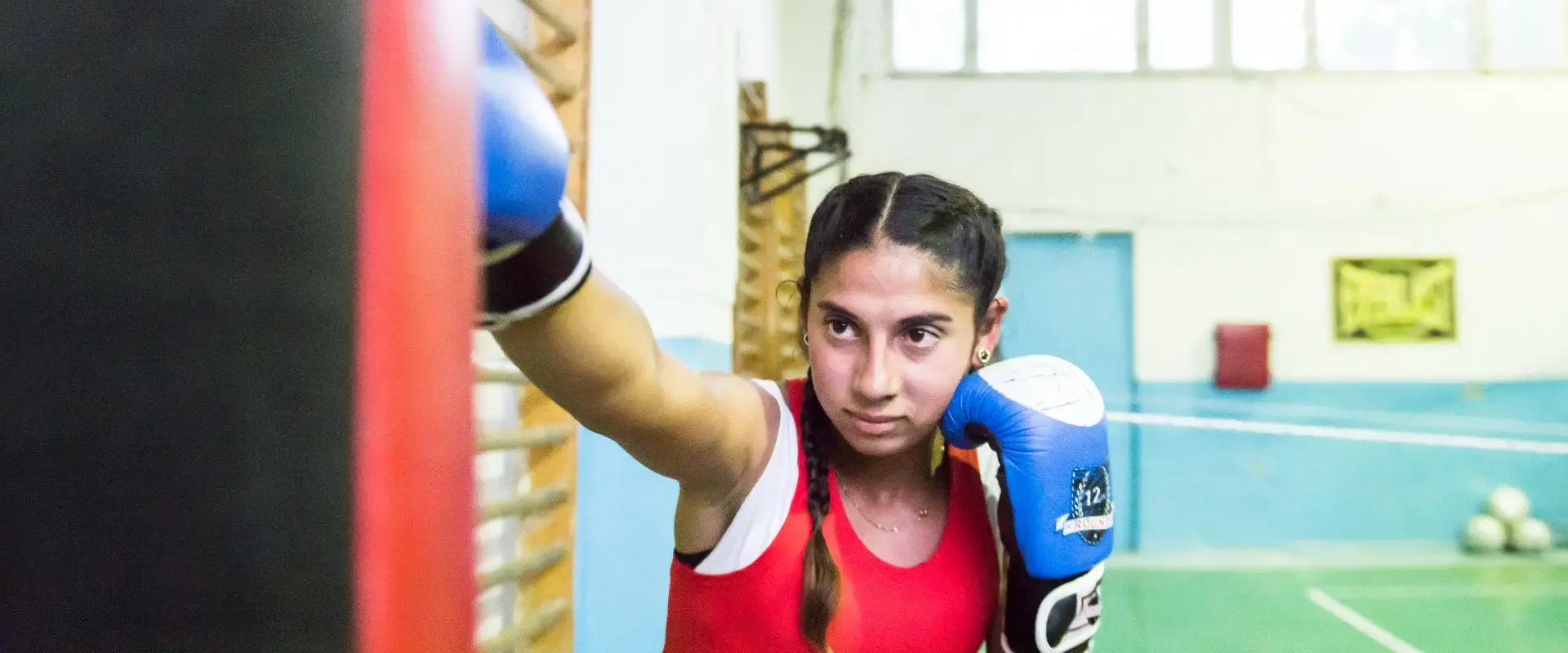 Stela est en huitième année et son rêve est de devenir championne du monde de boxe. Photo : ONU Femmes Moldavie/Diana Savina.